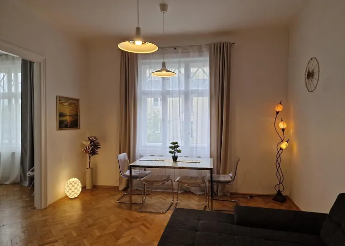 Grosse Herrschaftswohnung Mit Viel Platz *