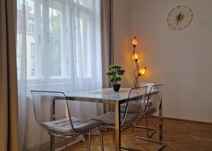 Grosse Herrschaftswohnung Mit Viel Platz *