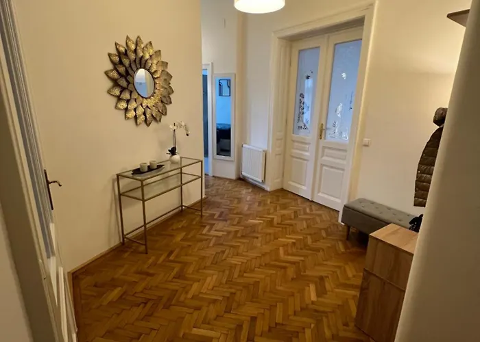 Grosse Herrschaftswohnung Mit Viel Platz Apartment