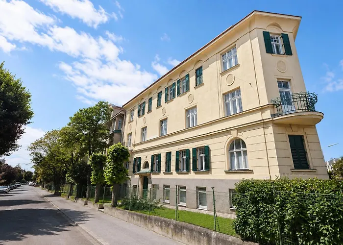 Apartment Grosse Herrschaftswohnung Mit Viel Platz *